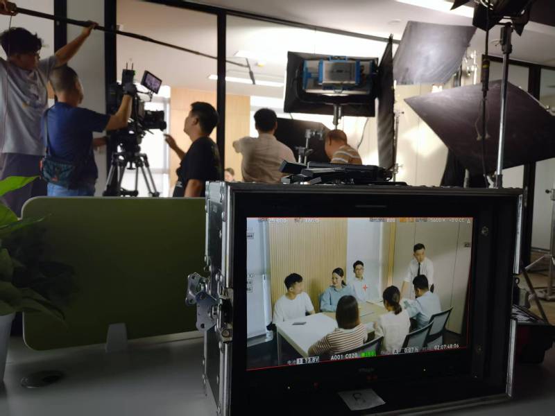 抚宁县TVC拍摄公司：科技产品视觉化大师，诠释未来感与功能美学